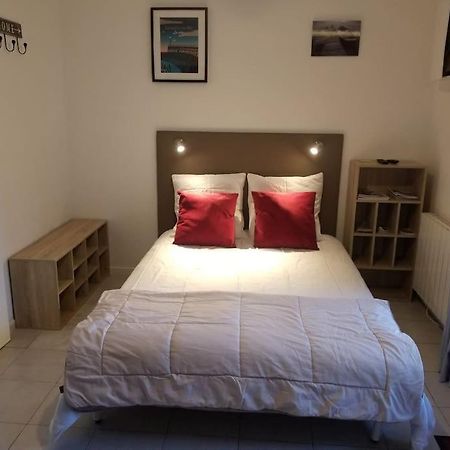 Studio De Plain-Pied Avec Terrasse Tout Proche Mer Courseulles-sur-Mer Ngoại thất bức ảnh