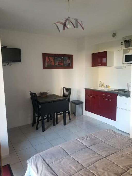 Studio De Plain-Pied Avec Terrasse Tout Proche Mer Courseulles-sur-Mer Ngoại thất bức ảnh